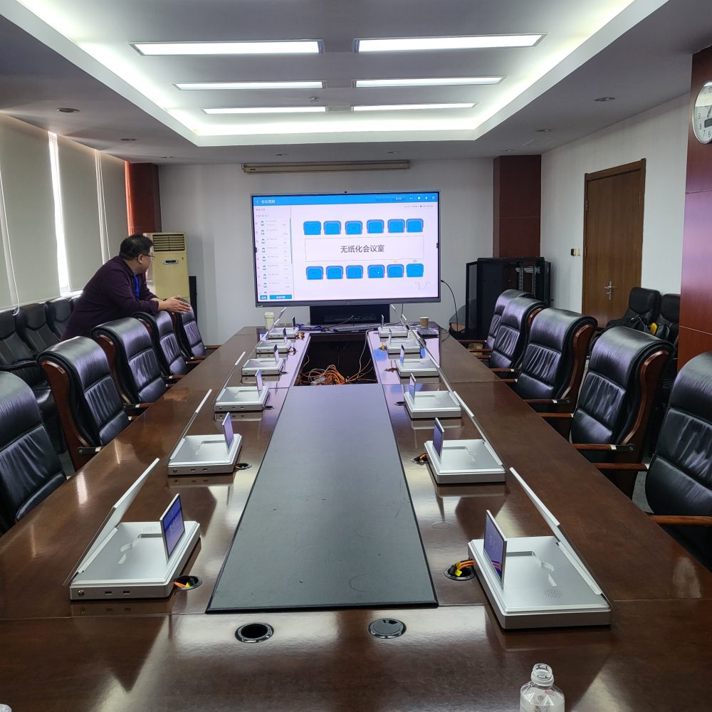 Primer namestitve monitorja Monitor Junnan Audiovisual Technolog